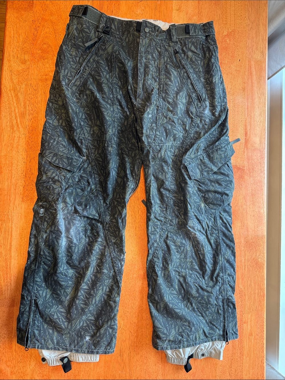 Men's Black & Green E408 Patterned Cargo Snow Pants size XL